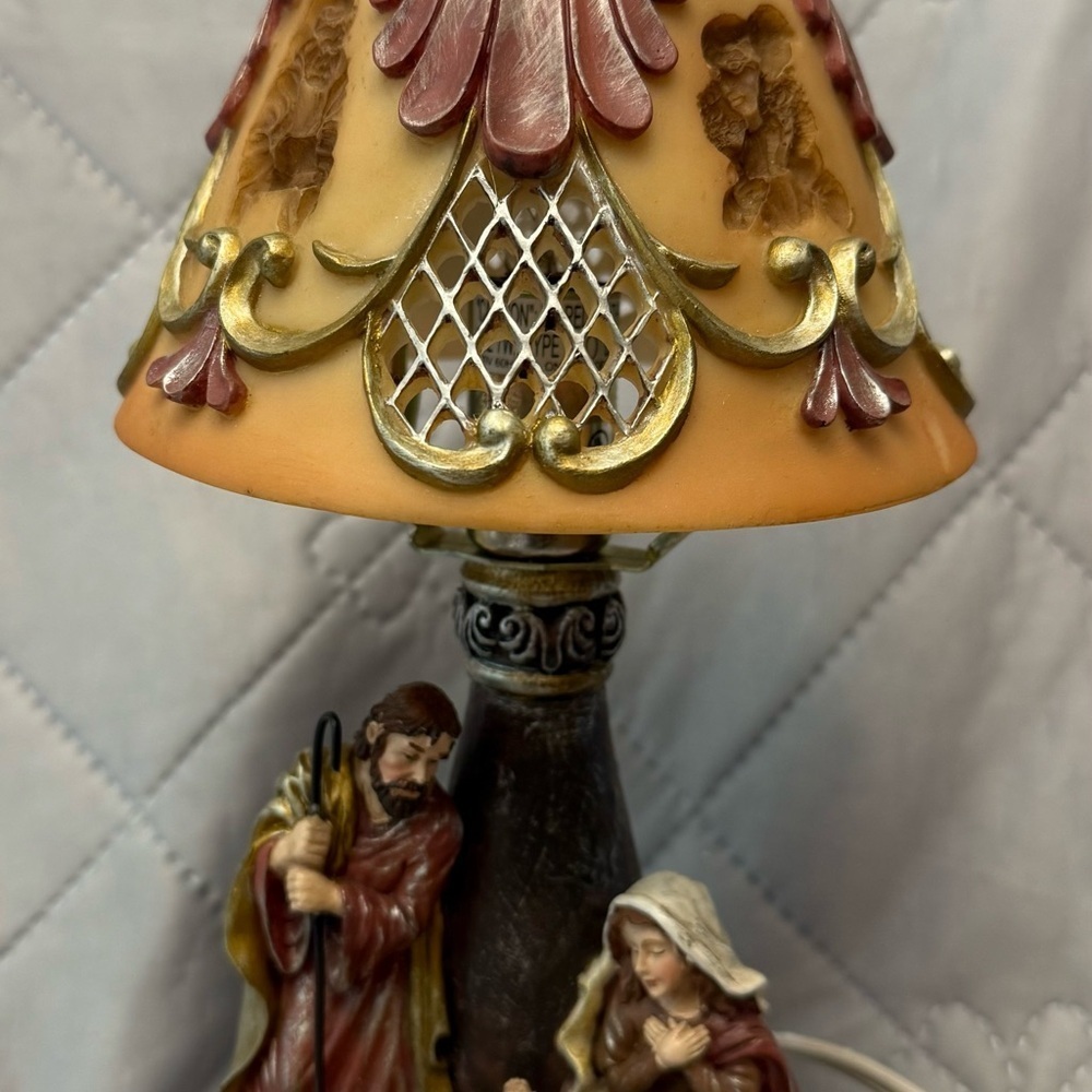 VTG Nativity Table Lamp w/ Alabaster Type Glass Shade - Mary, Joseph,
Baby Jesus